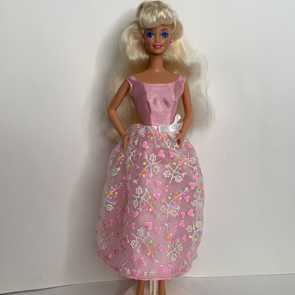 Pretty Surprise Barbie 1991 - Picture 2 of 3
